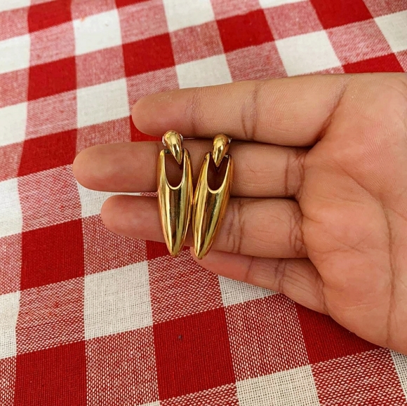 2 Pairs of Vintage Gold Earrings - Picture 2 of 3